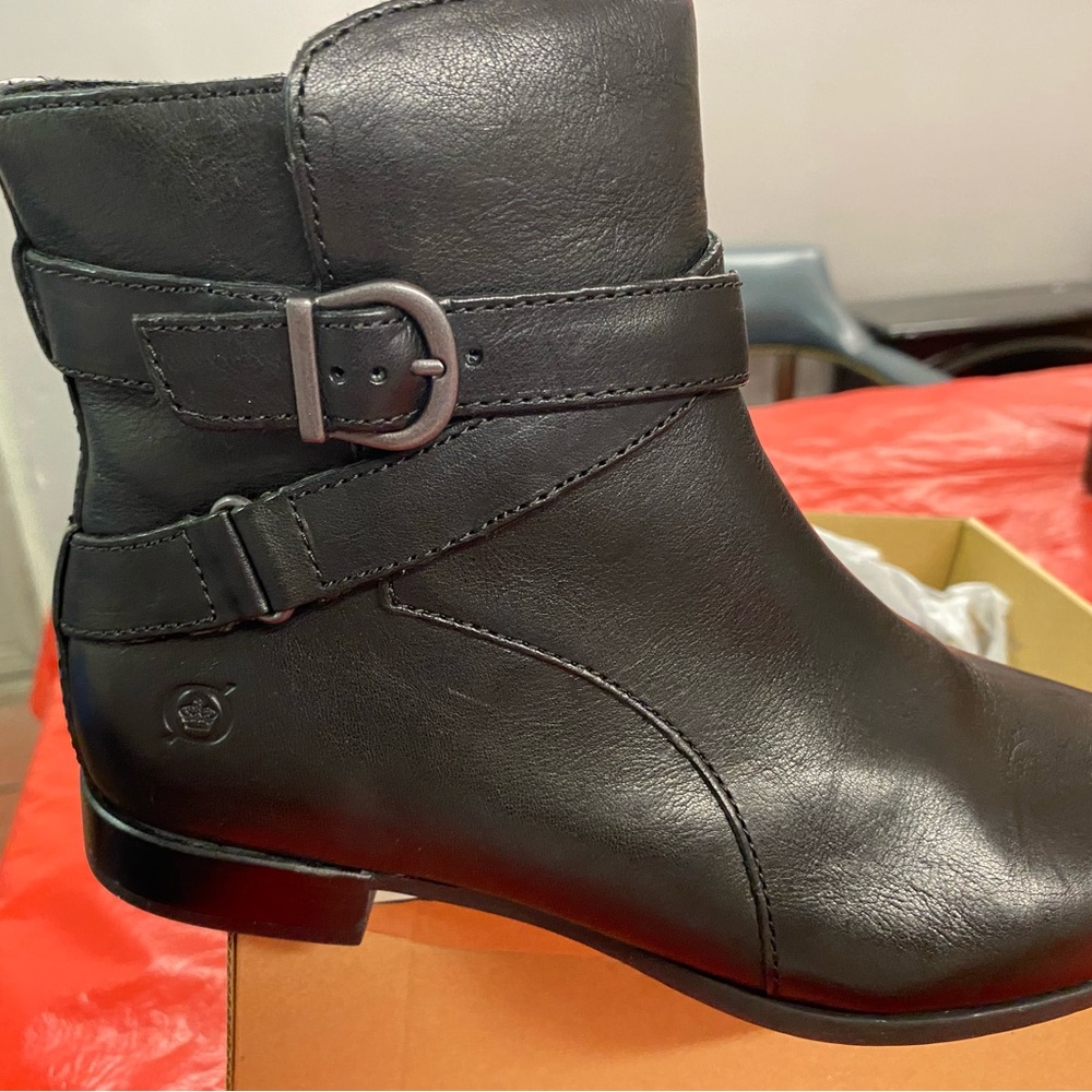 Born boot black size 8